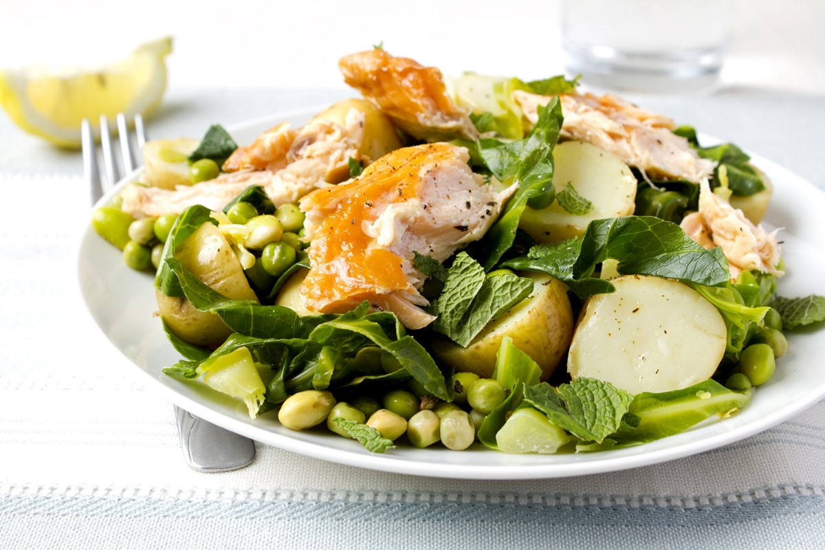 Salada de grão de bico e bacalhau