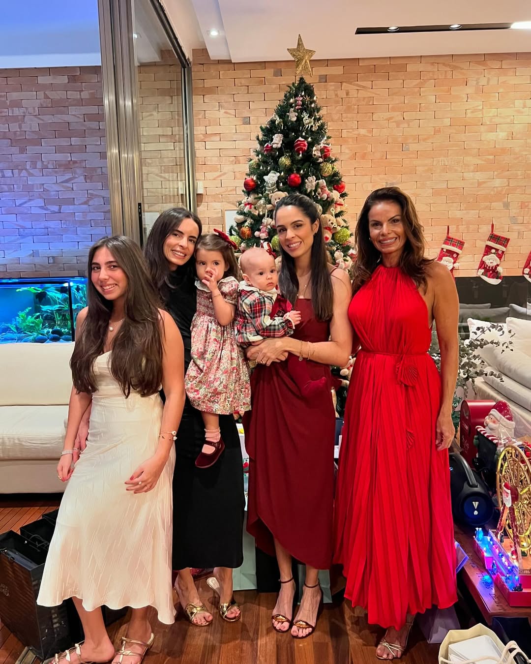 Ivana Valença e Carol Valença reuniram a família em ceia de Natal