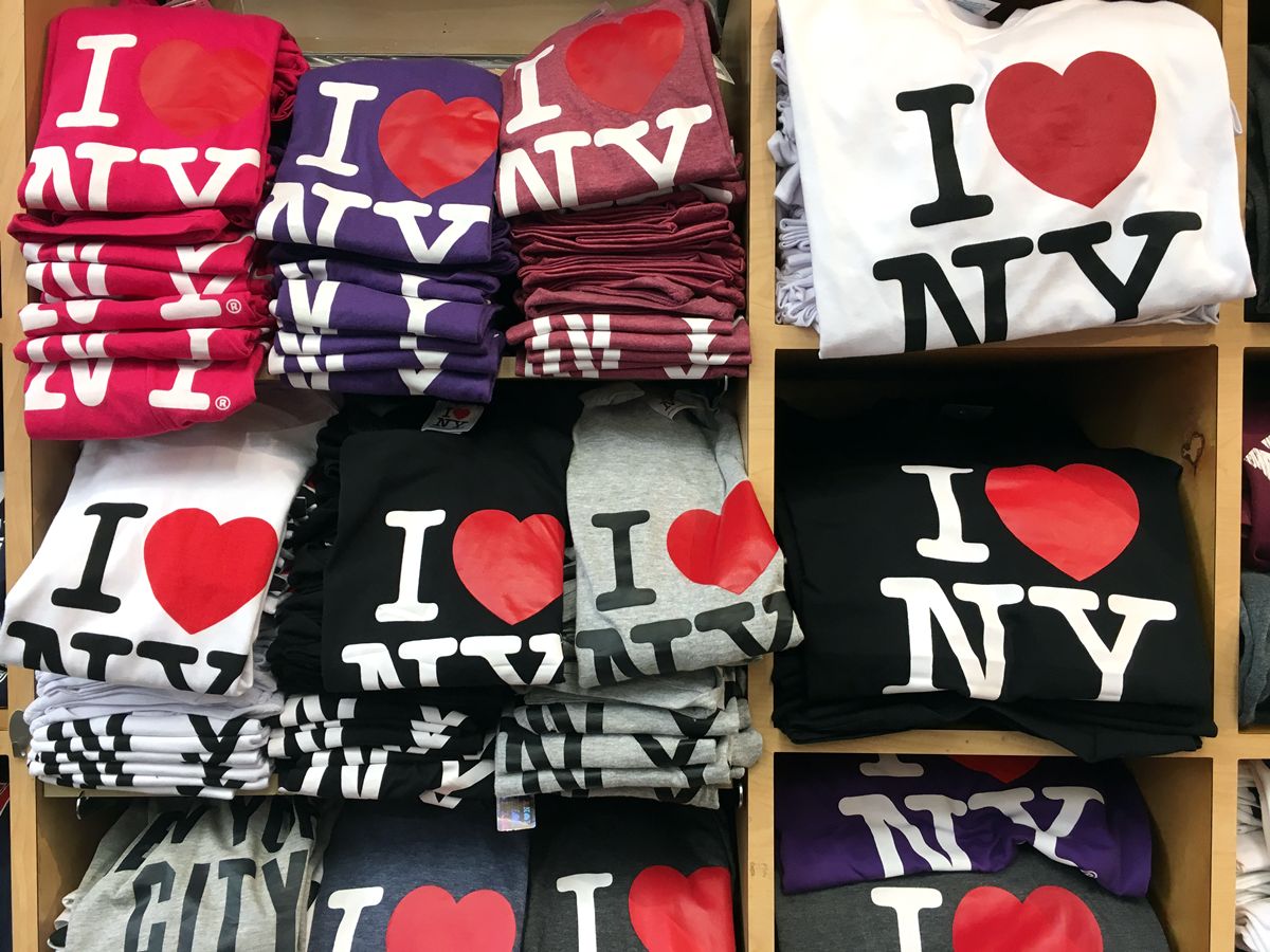 Camisetas com logotipo I love New York - Metrópoles