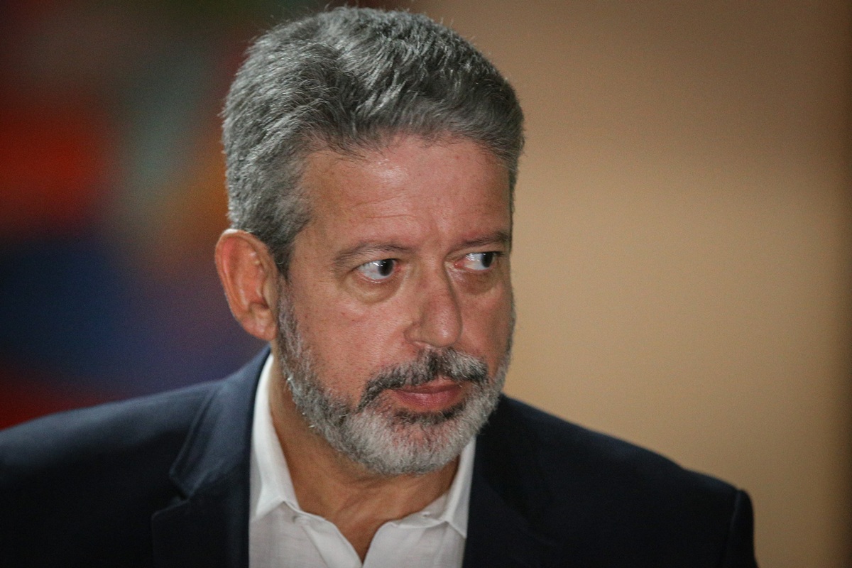 Lira defende Bolsonaro: “Medidas são exageradas”