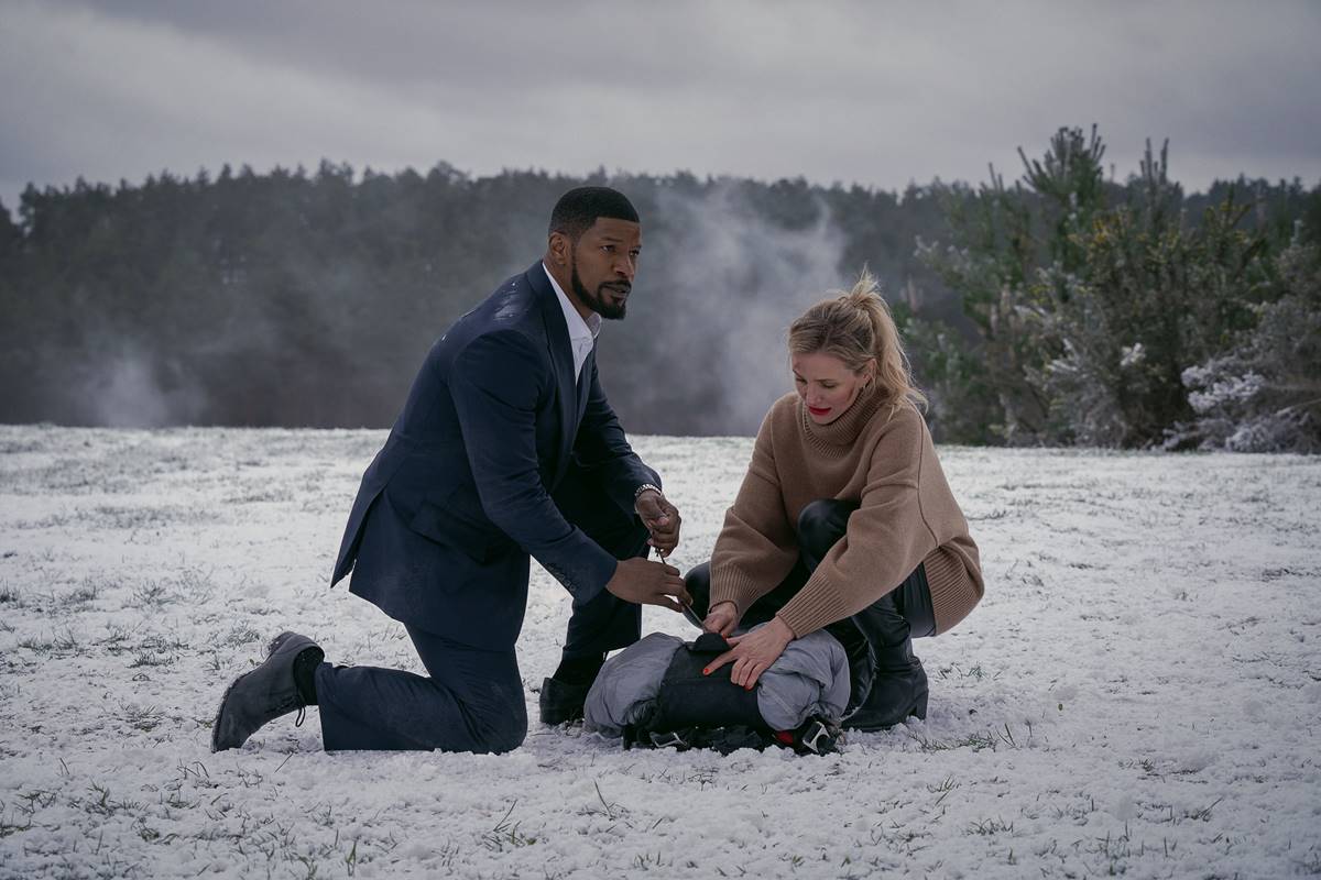 Foto colorida de Jamie Foxx e Cameron Diaz no filme De Volta à Ação - Metrópoles