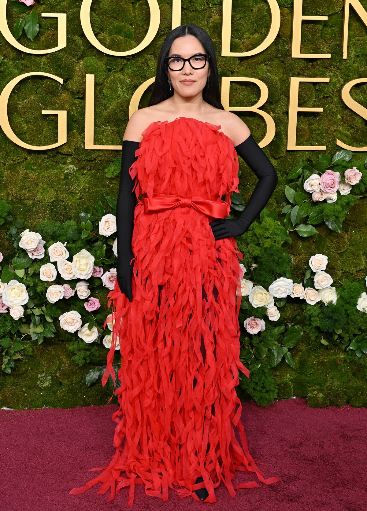 globo-de-ouro-2025-looks-moda-tapete-vermelho-ali-wong