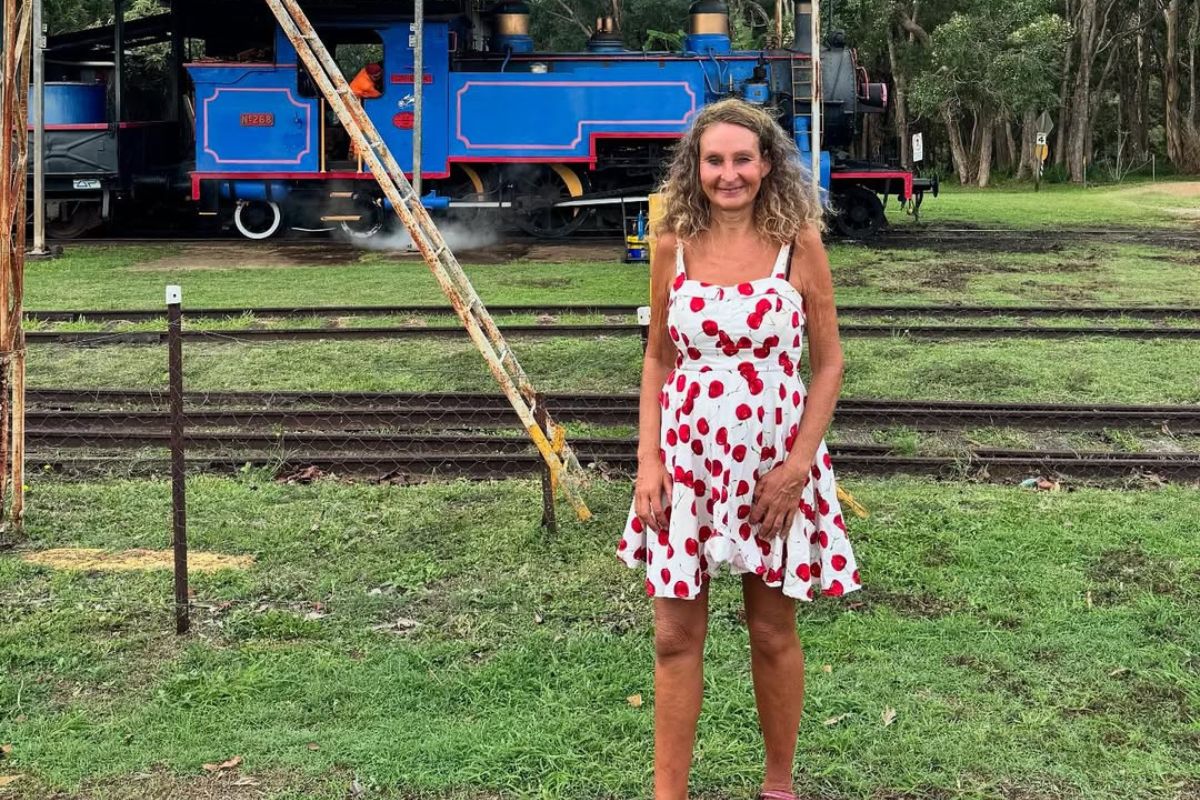 Foto colorida de uma mulher loira - Metrópoles