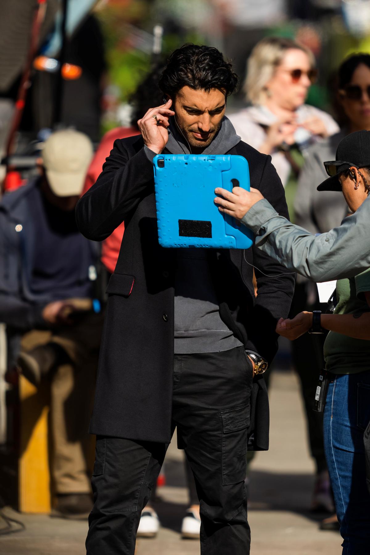 Na imagem com cor, foto de Justin Baldoni em é assim que acaba - metrópoles 