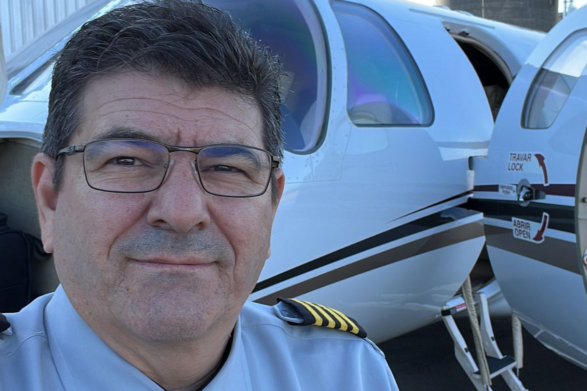 Piloto que morreu em explosão de avião em Ubatuba, identificado como Paulo Seghetto - Metrópoles