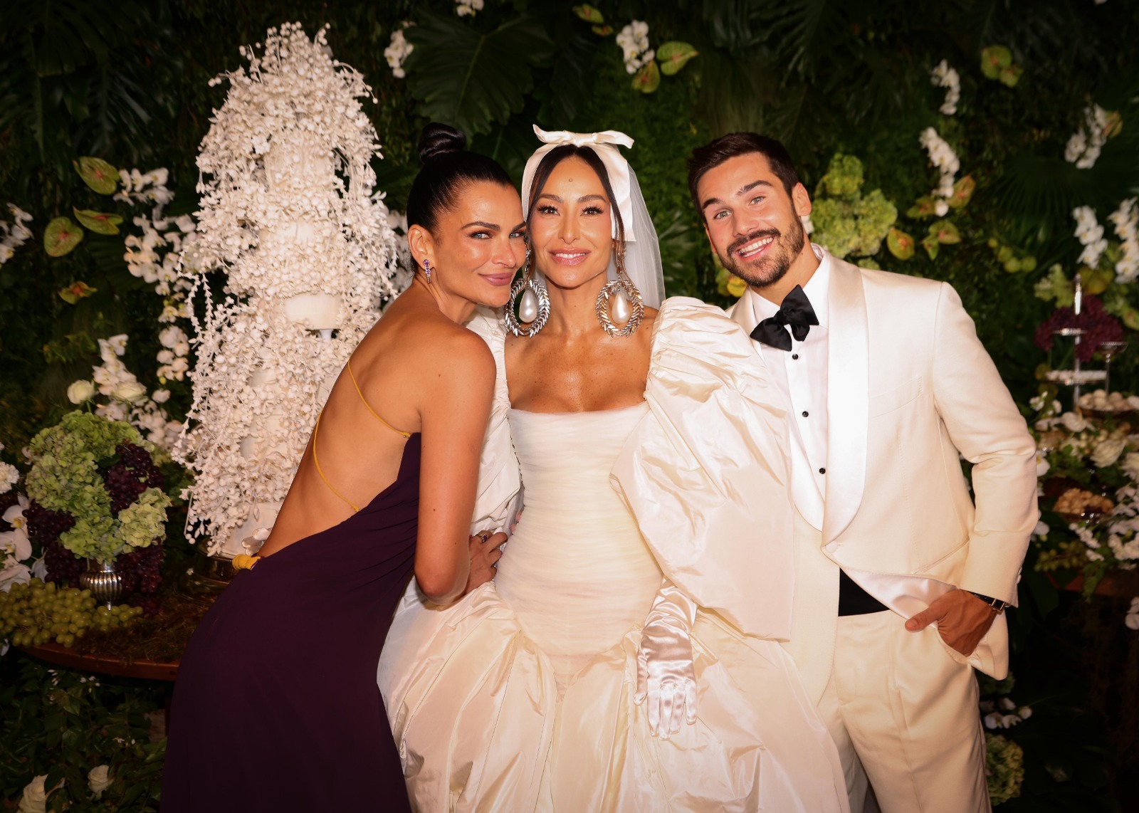 Fernanda Motta, Sabrina Sato e Nicolas Prattes