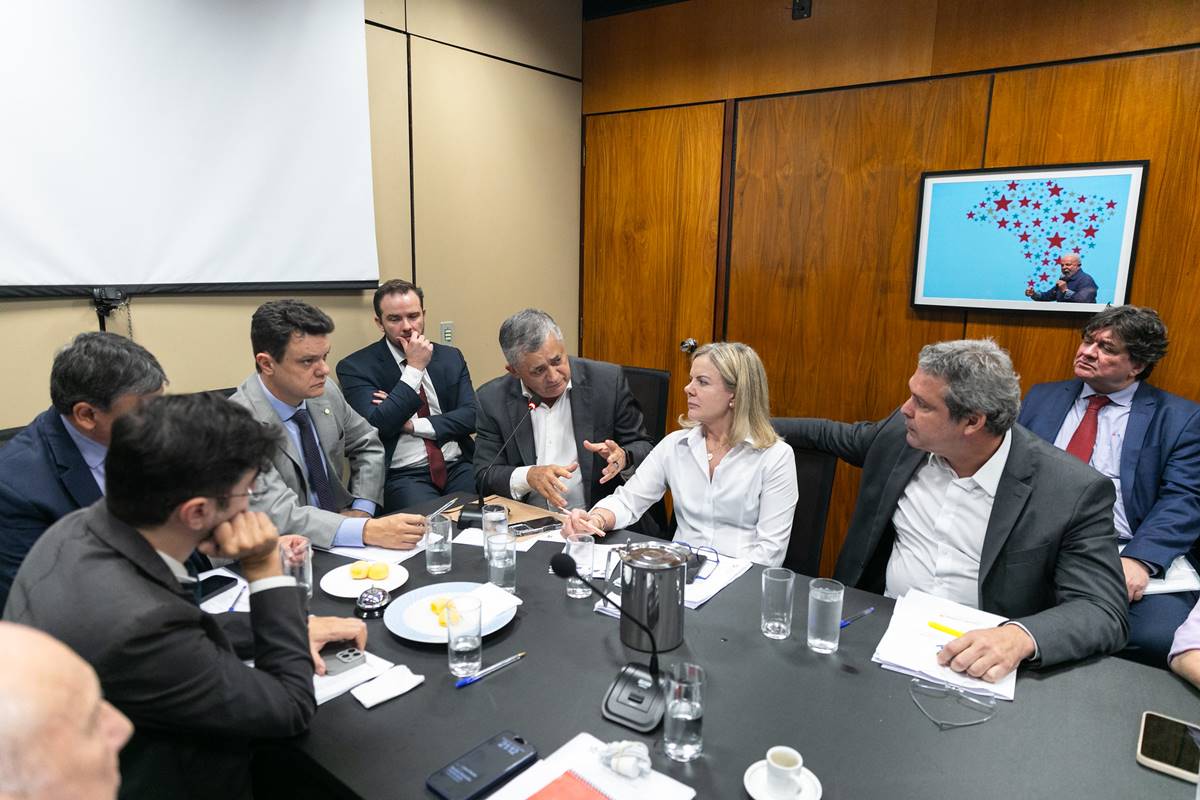 Os argumentos do relator da PEC das Prerrogativas para fisgar petistas