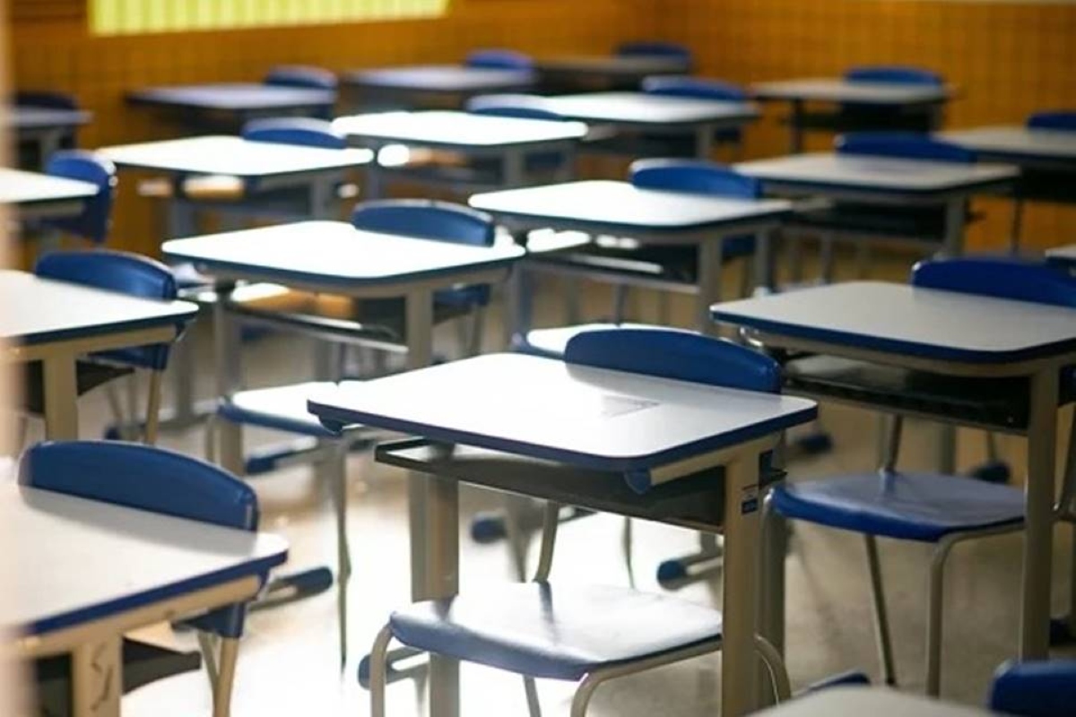 Deputado quer punir professor que ensine conteúdo religioso. Entenda