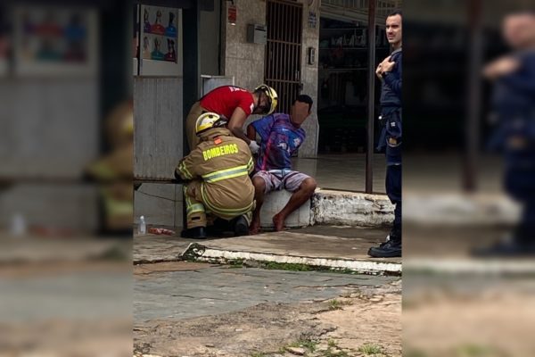 Homem é esfaqueado ao defender mulher 