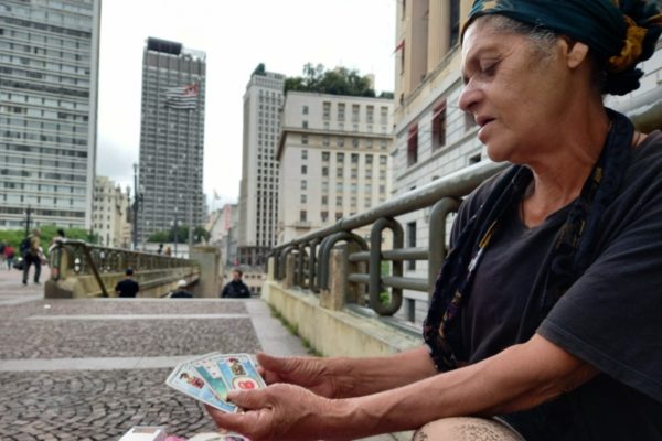 Marilene Francisca da Silva, 59 anos, é a cartomante Madalena, que atende no Viaduto do Chá - Metrópoles