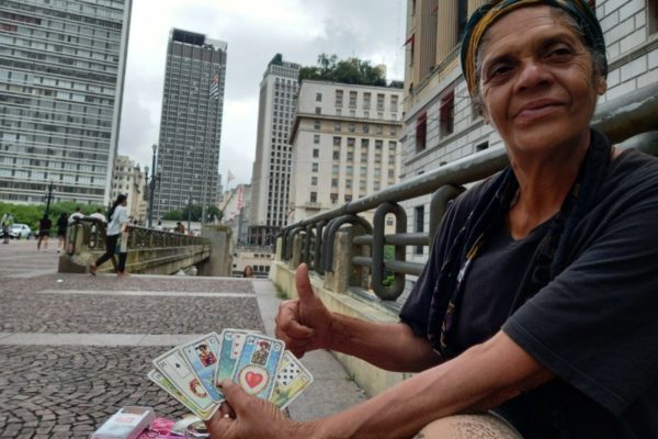 Marilene Francisca da Silva, 59 anos, é a cartomante Madalena, que atende no Viaduto do Chá - Metrópoles