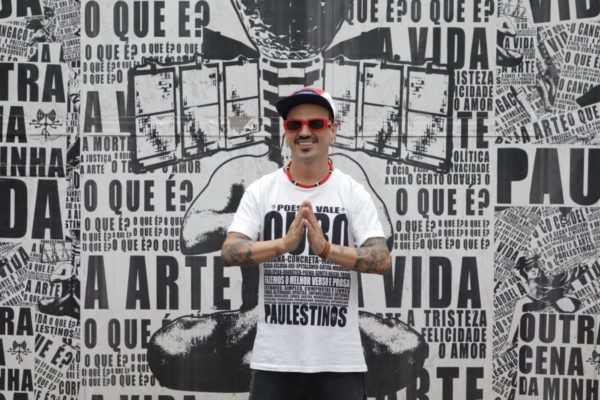 paulestinos3-600x400 Artista baiano espalha amor em forma de lambe-lambe pelas ruas de SP