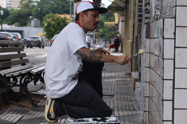paulestinos5-600x400 Artista baiano espalha amor em forma de lambe-lambe pelas ruas de SP