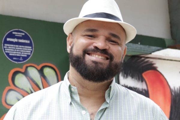 Helcio Beuclair é ativista LGBT, veio da Bahia para SP; ; na imagem, ele está no Largo do Arouche - Metrópoles