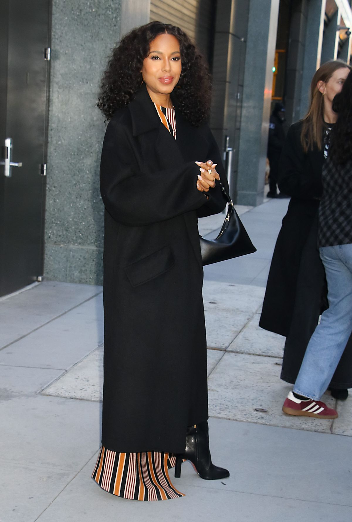 Kerry Washington com a bolsa Nirvana, da marca Aupen - Metrópoles