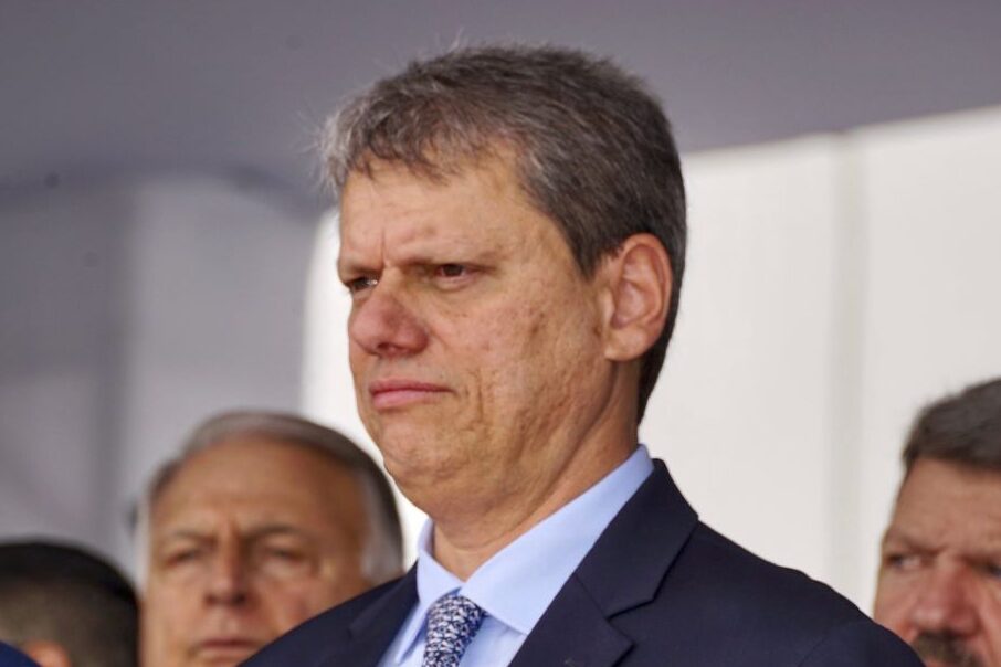 Bolsonaristas veem Eduardo isolado e apostam em Tarcísio “recolhido”