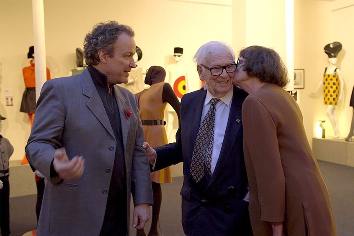 Matthew Gonder, Pierre Cardin e Renee Taponier - Metrópoles