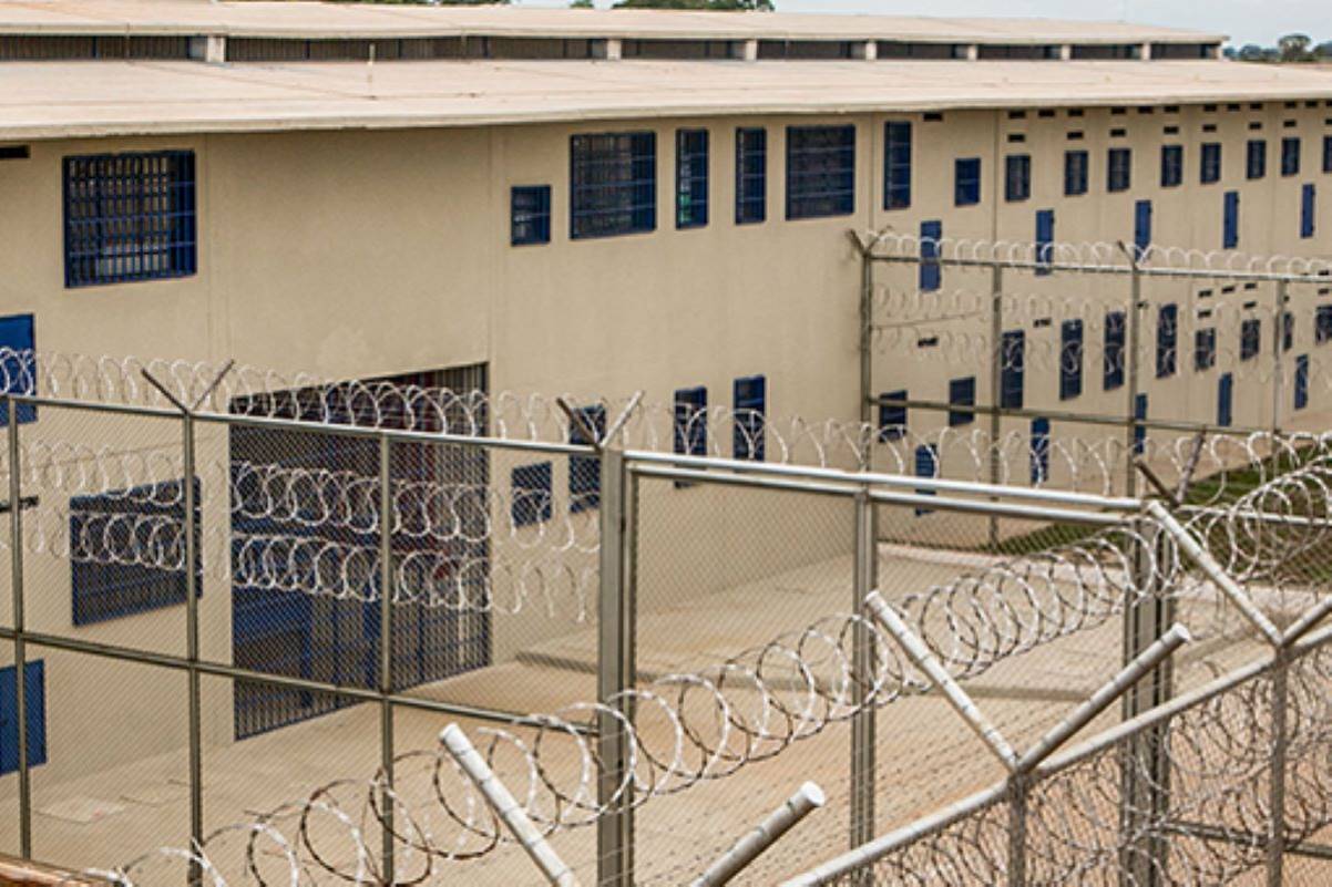 Tarcísio extinguiu 12 mil cargos da Polícia Penal de SP, diz sindicato