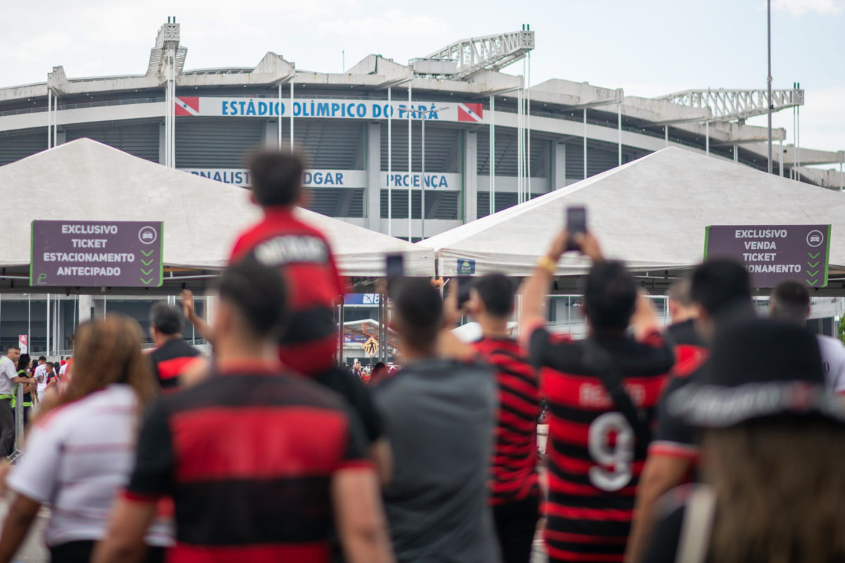 Torcida chega para o jogo entre Botafogo e Flamengo pela Supercopa Rei no Estádio Mangueirão - Metrópoles Sports