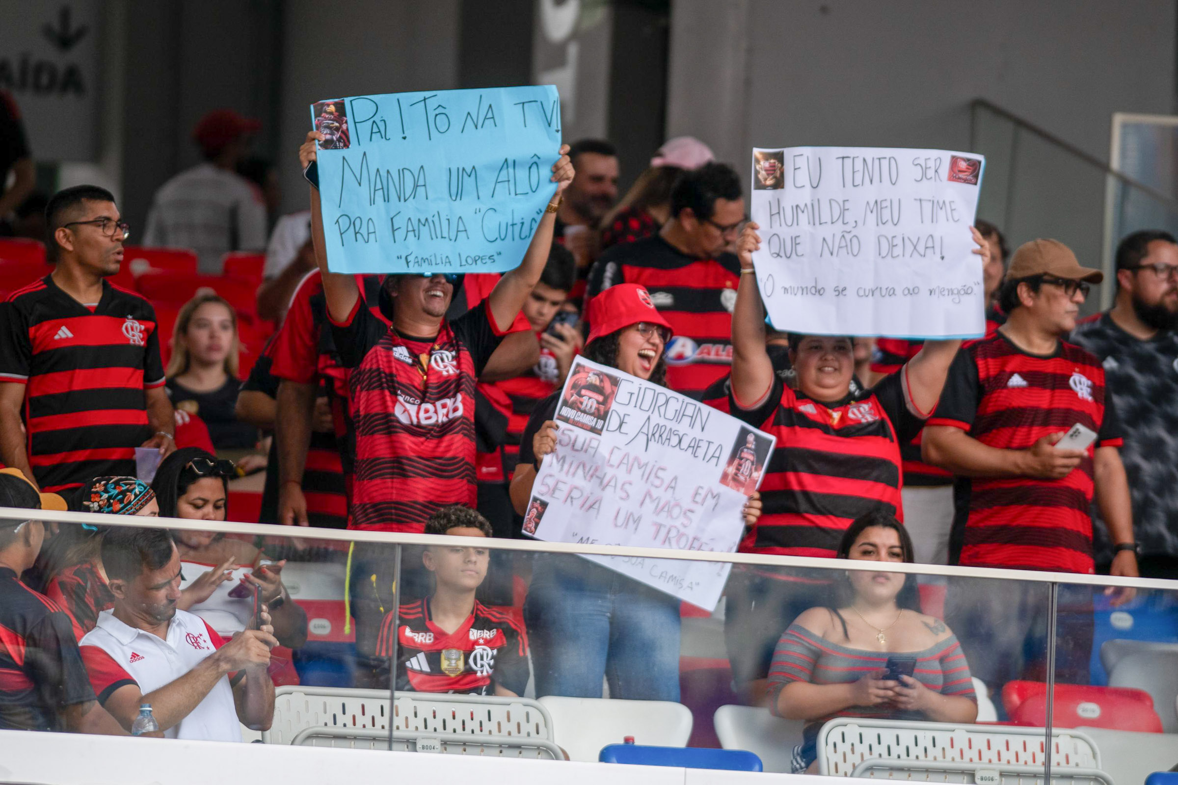 Torcida chega para o jogo entre Botafogo e Flamengo pela Supercopa Rei no Estádio Mangueirão - Metrópoles Sports