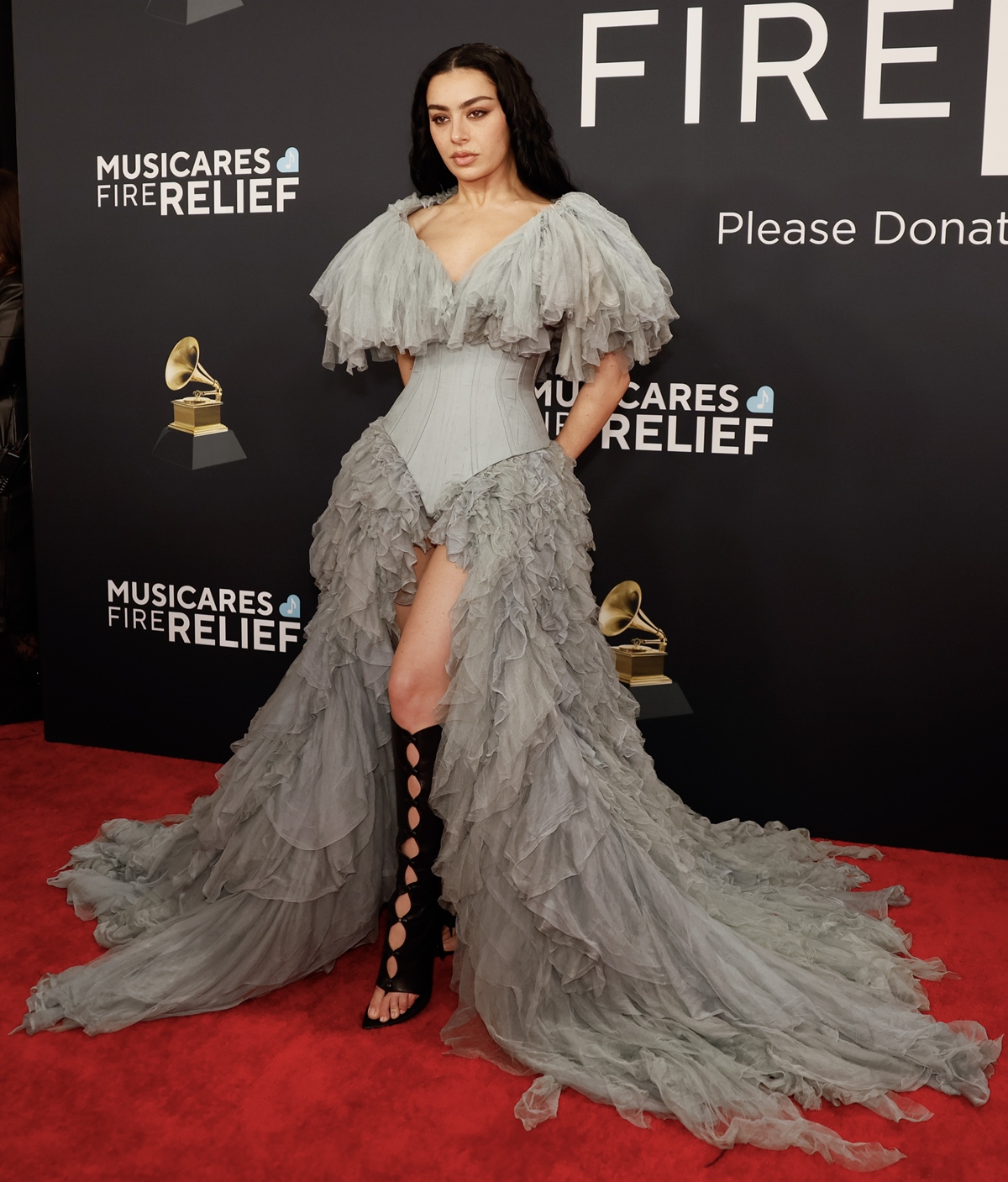 charli xcx grammy tapete vermelho 2025 tendencias - metrópoles