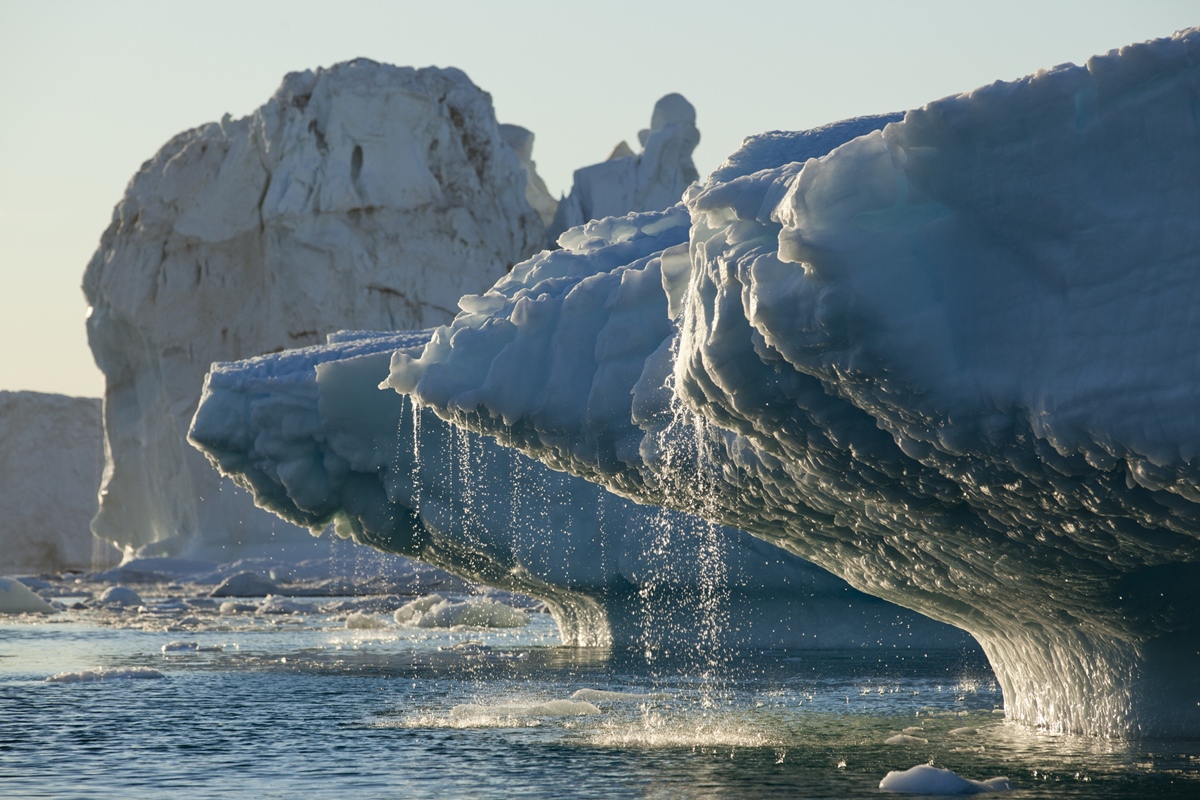 Iceberg derretendo na Baía de Disko, na Groenlândia. Groenlandia desgelo aquecimento gloibal polo norte