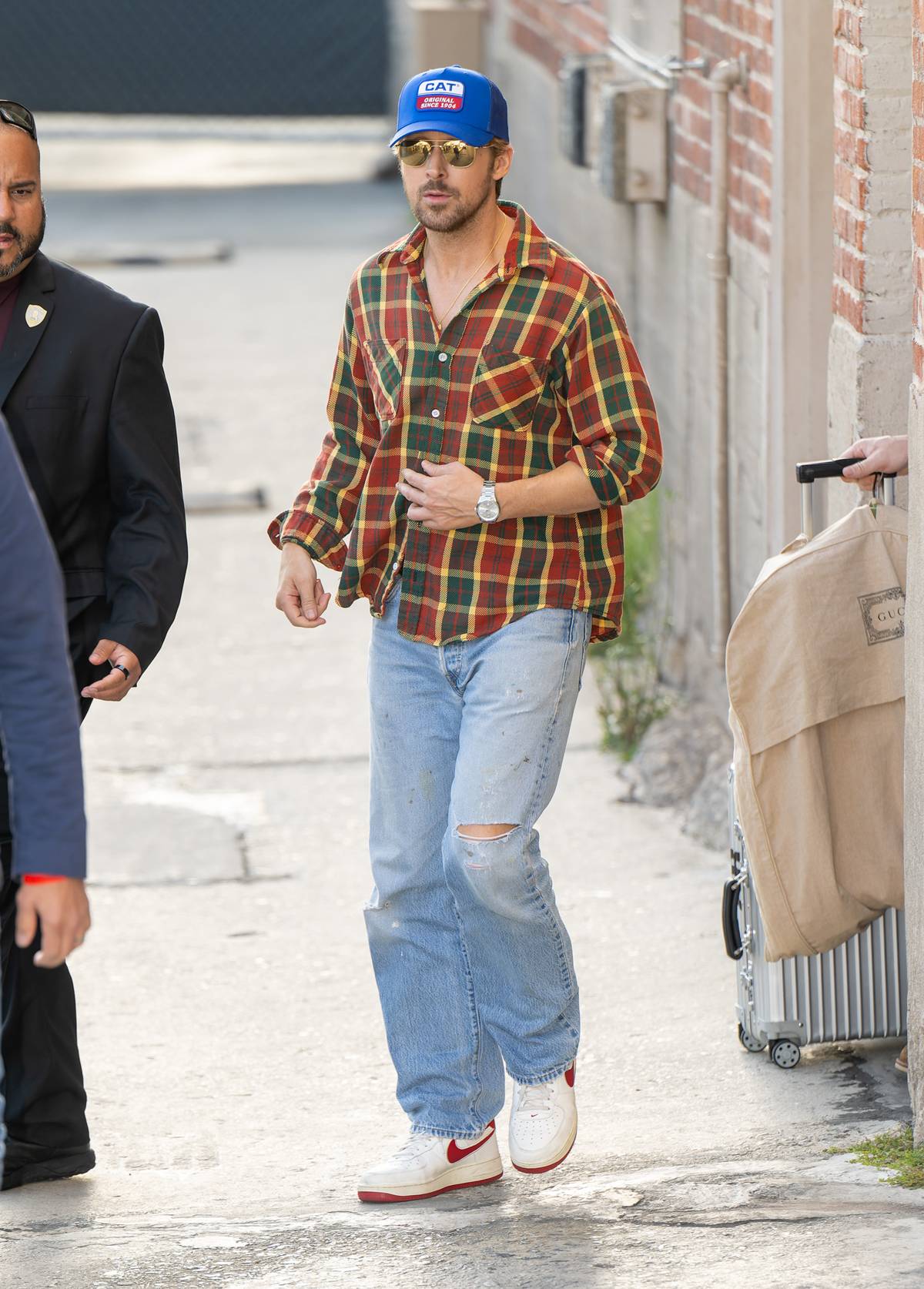 Ator Ryan Gosling com trucker hat, ou boné de caminhoneiro - Metrópoles