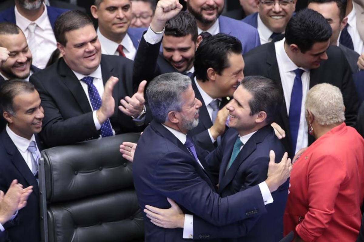 Após anistia, Motta deve destravar IR como “prêmio de consolação”