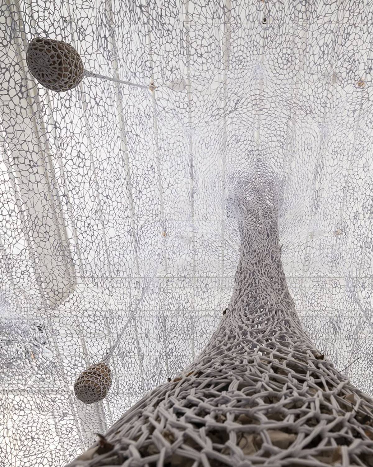 Exposição Le La Serpent, do artista Ernesto Neto na loja Le Bon Marché Rive Gauche - Metrópoles