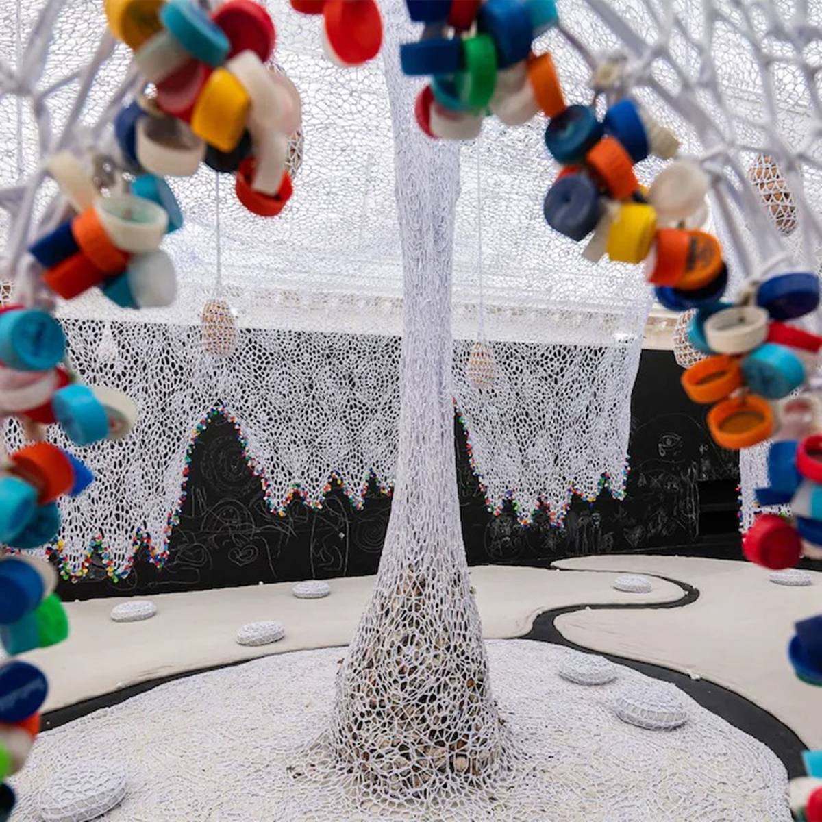 Exposição Le La Serpent, do artista Ernesto Neto na loja Le Bon Marché Rive Gauche - Metrópoles