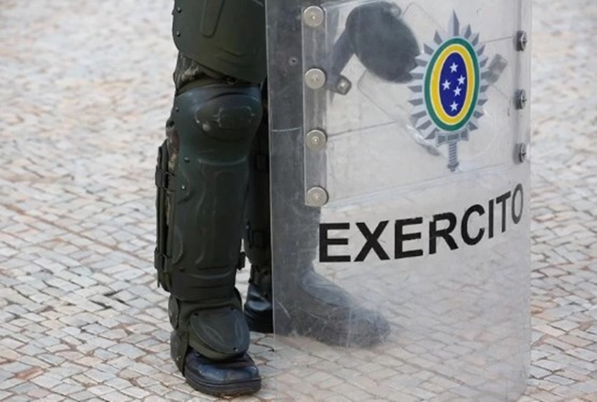 Sargento do Exército é preso por suspeita de escoltar carga roubada