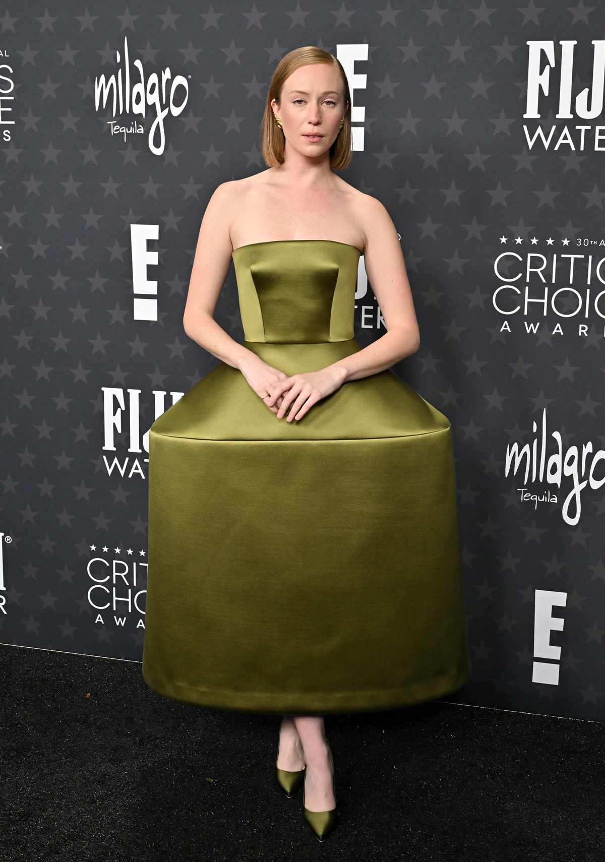 Hannah Einbinder no tapete vermelho do Critics' Choice Awards 2025 - Metrópoles