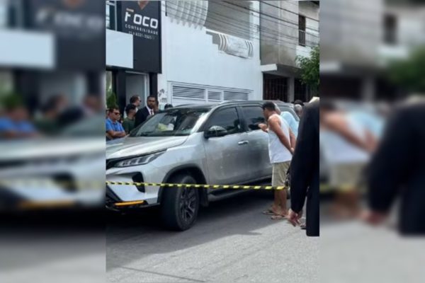 Carro do advogado assassinado na Bahia