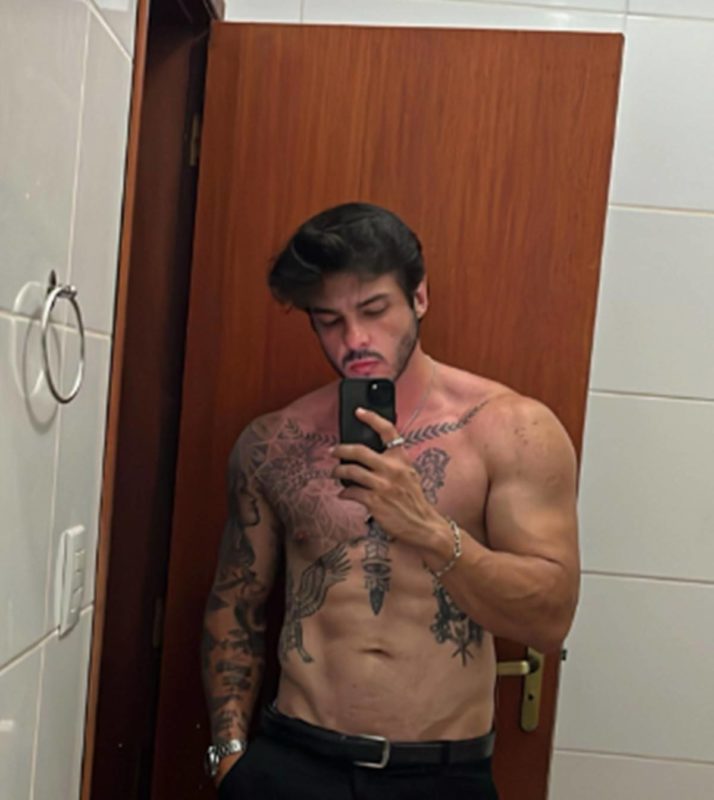 Imagem colorida de Bruno Macedo sem camisa. Ele é apontado como novo affair de Ana Castela - Metrópoles