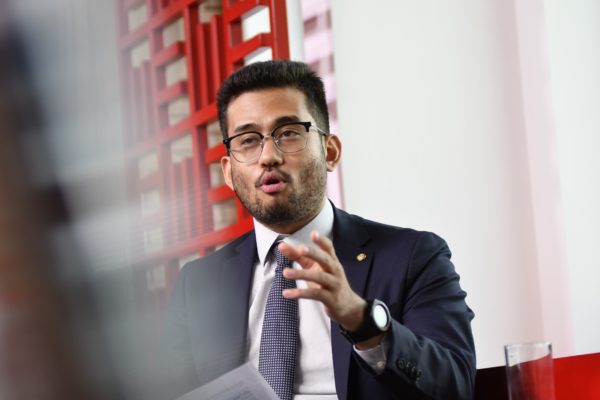 Deputado Kim Kataguiri é entrevistado no estúdio Metrópoles