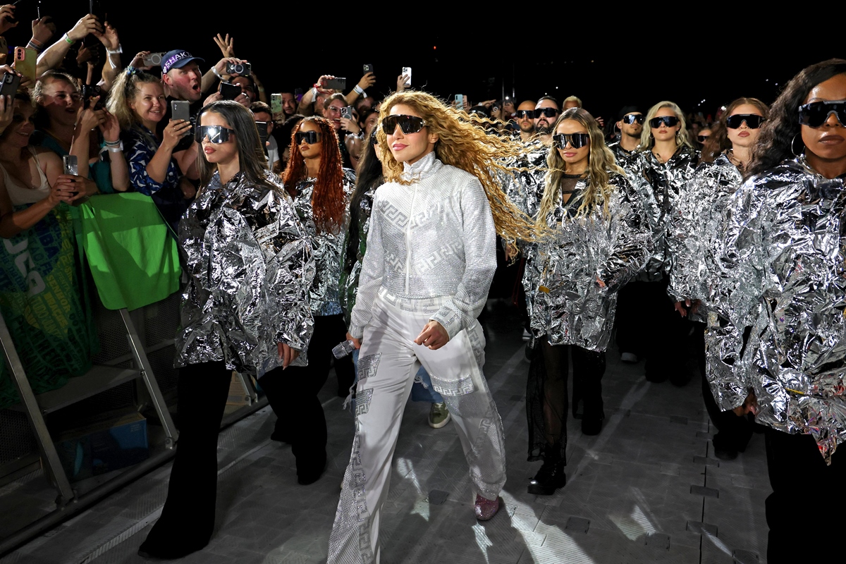 shakira show looks figurinos moda estilo rio de janeiro - metrópoles