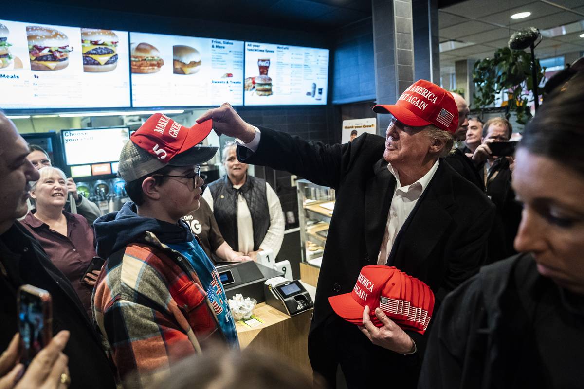 Boné vermelho Make America Great Again, em apoio a Donald Trump - Metrópoles