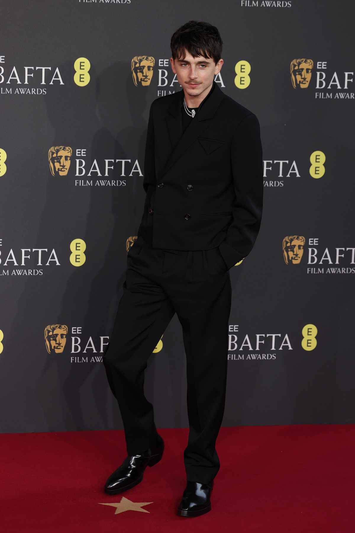 bafta 2025 looks timothee chalamet - metrópoles