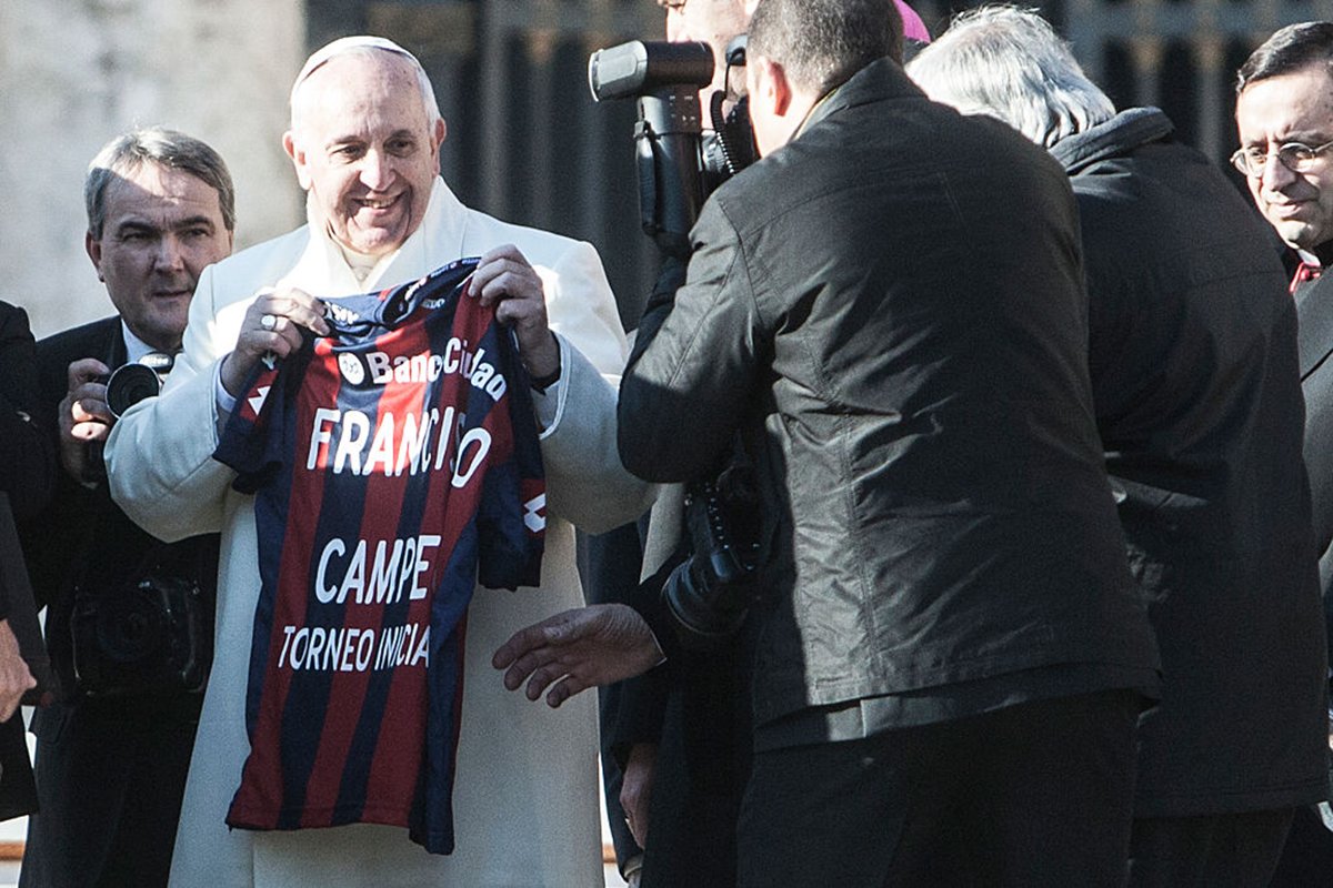 Saiba qual era o time do coração de papa Francisco na Argentina