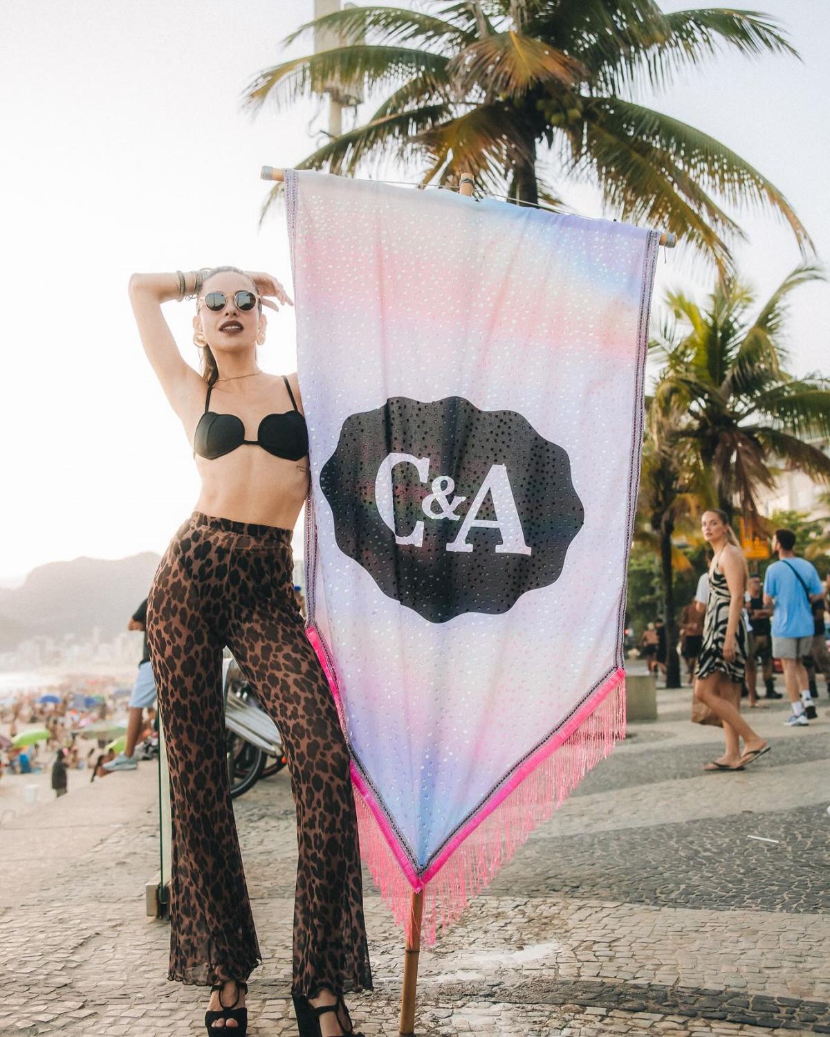 Na imagem com cor, foto de coleção de carnaval - metrópoles 