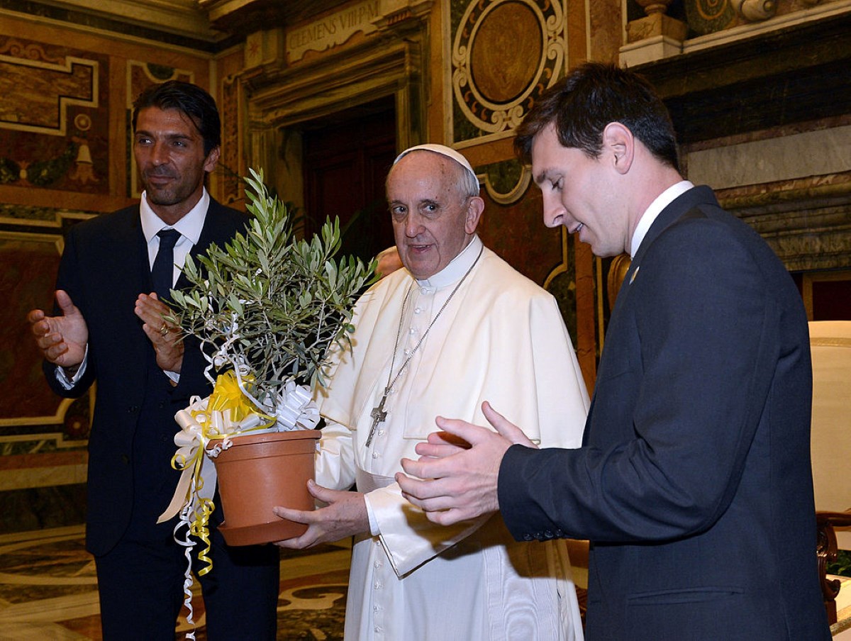 Relembre encontro de papa Francisco com estrelas do futebol mundial