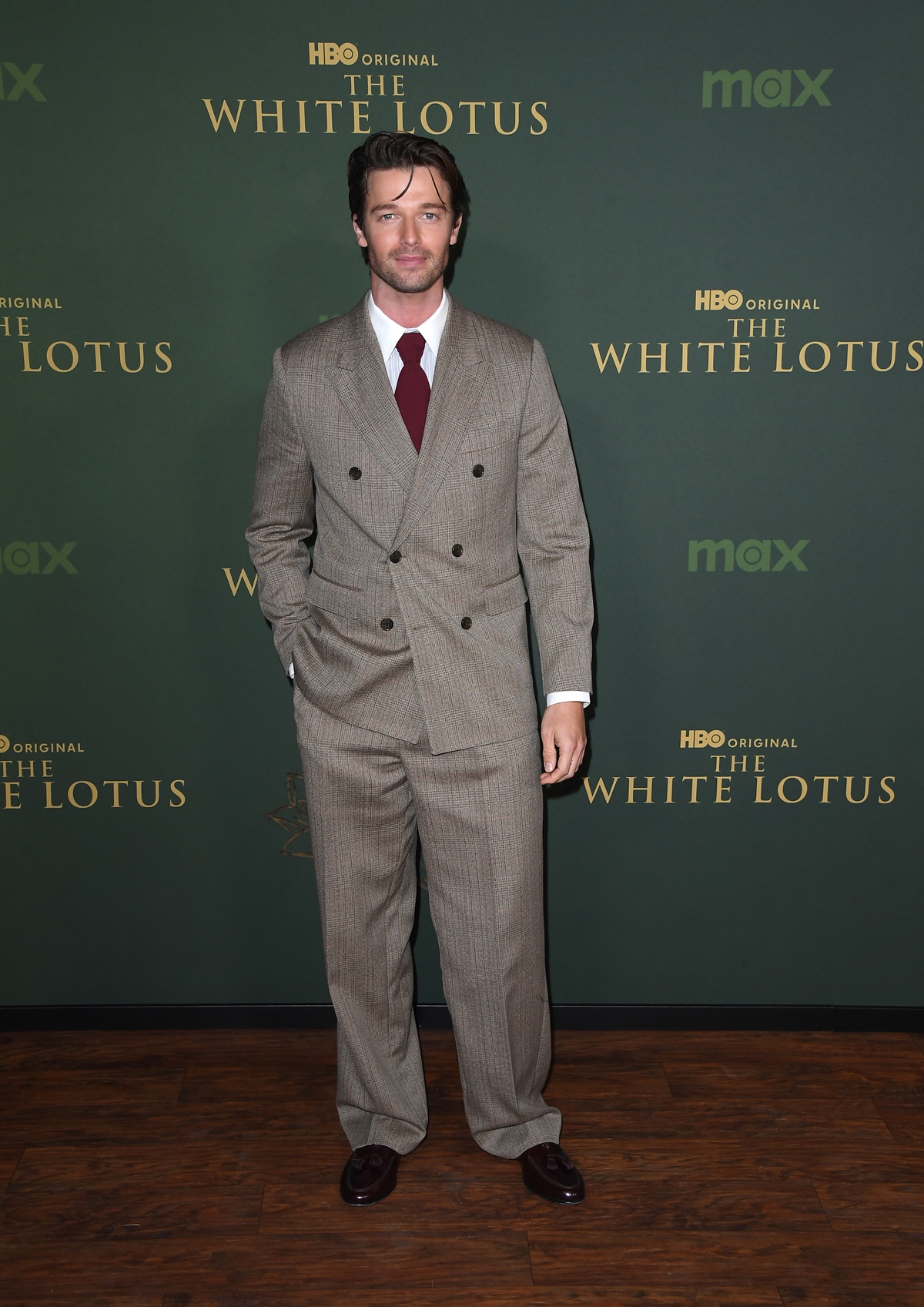 Patrick Schwarzenegger white lotus estilo - metrópoles