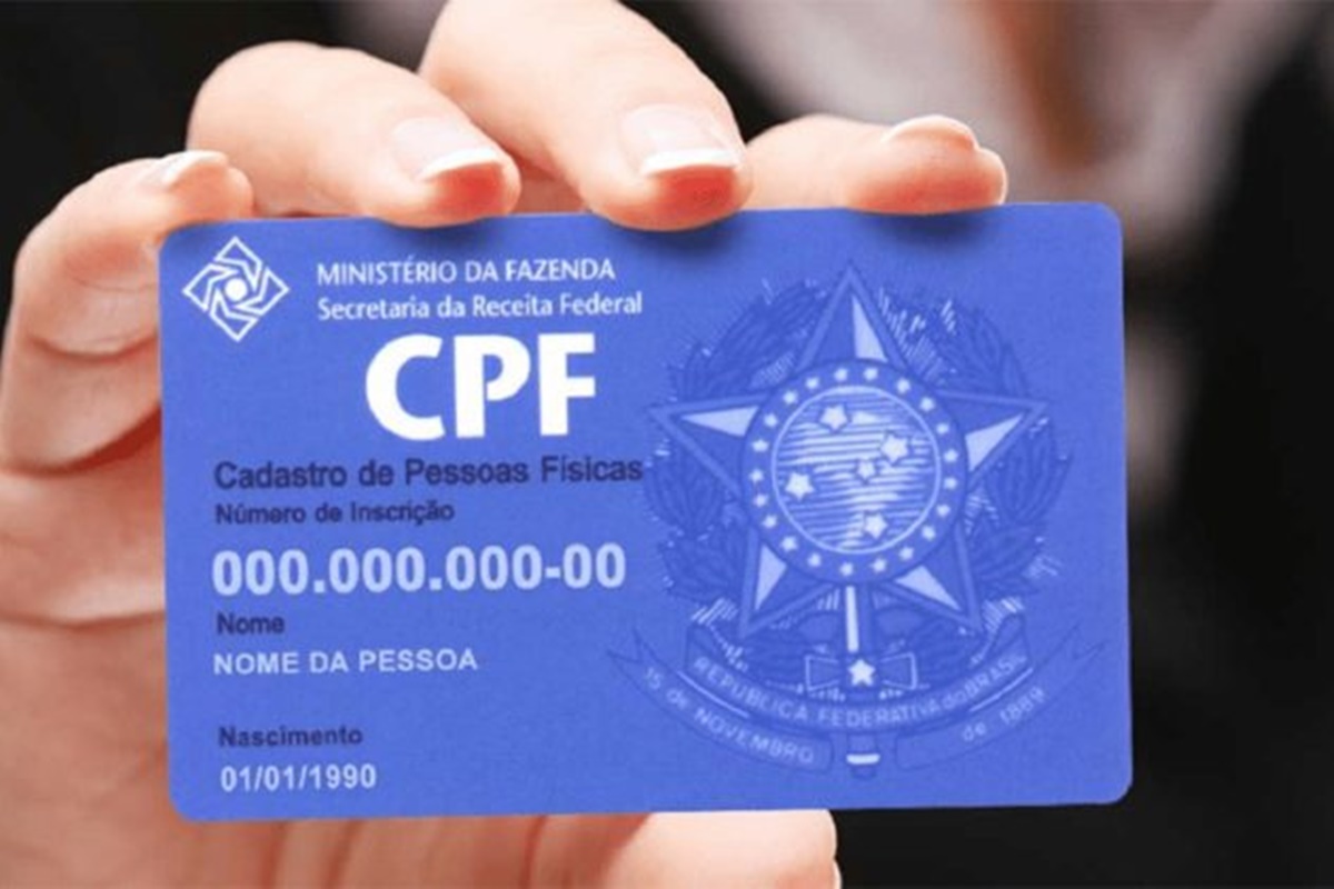 Nome sujo e problema em bancos: jovem com 2 CPFs enfrenta perrengues