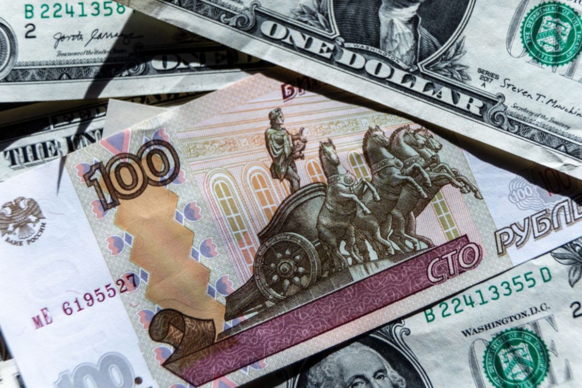 Dólar cai com possível reunião Lula-Trump e alternativas à MP do IOF