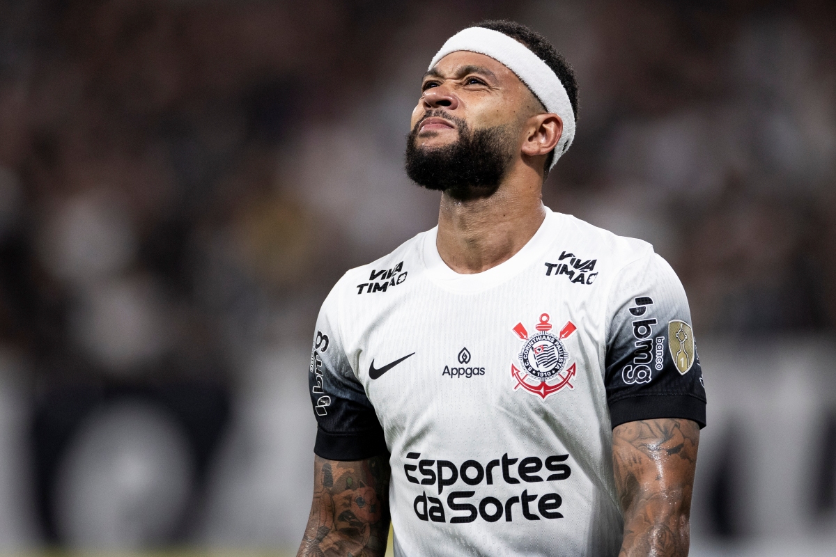 Depay tem lesão de ligamento e pode desfalcar o Corinthians