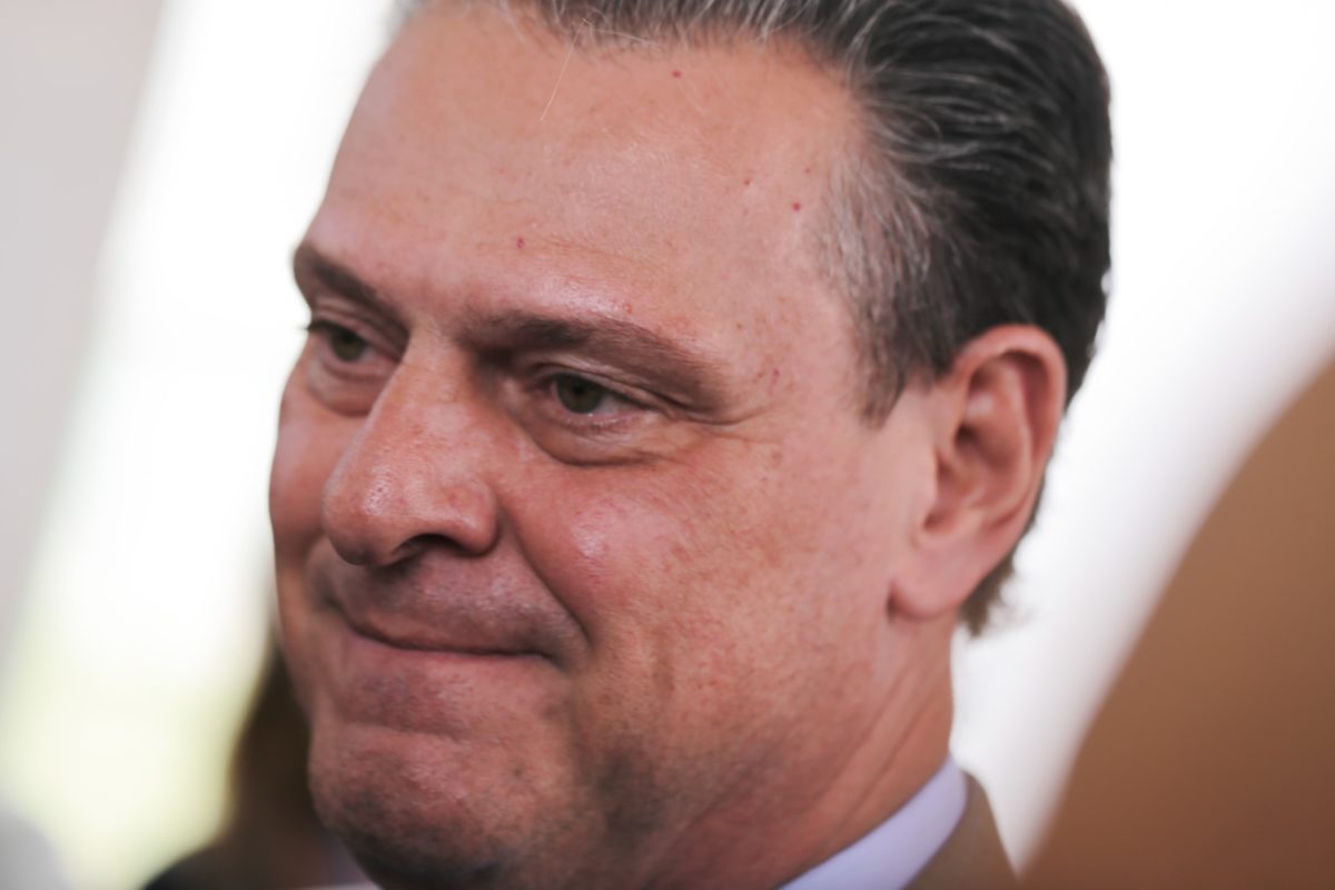 Fávaro confirma que China suspendeu compra de frango brasileiro