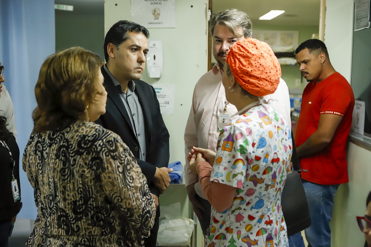 Secretário de Saúde Visita Hospital após Crise na UTI Neonatal do Distrito Federal