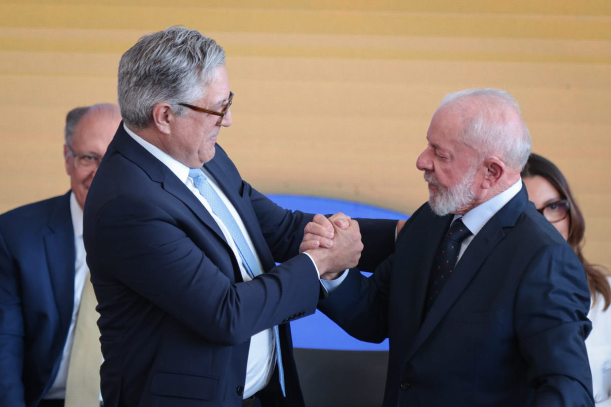 Governo Lula relança programa para reduzir filas no SUS