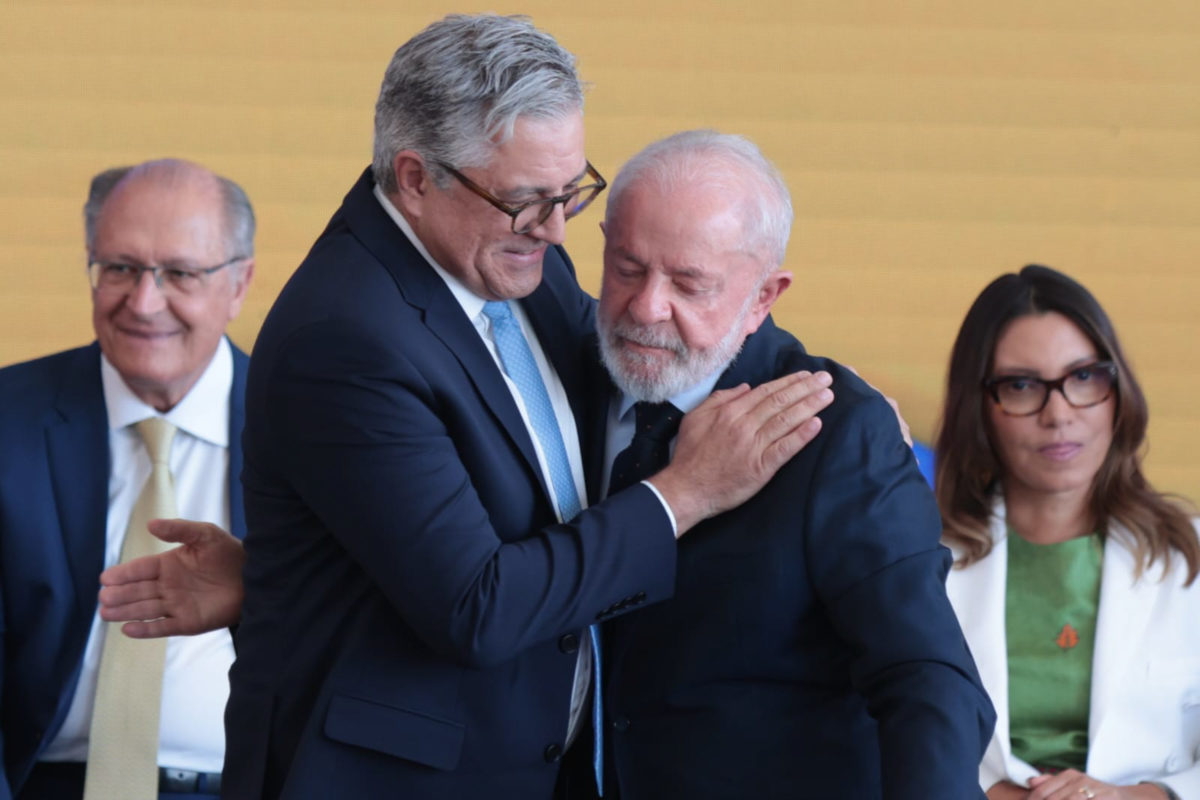 Lula sanciona lei que torna a atenção humanizada diretriz do SUS