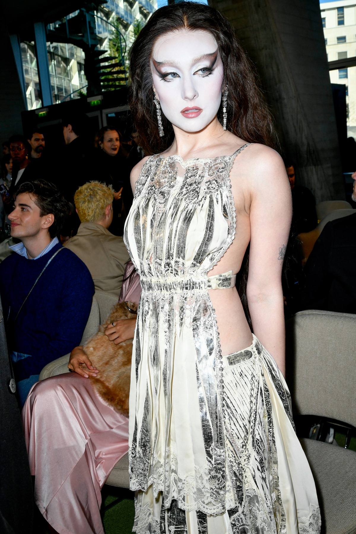 chappell roan paris fashion week - metrópoles